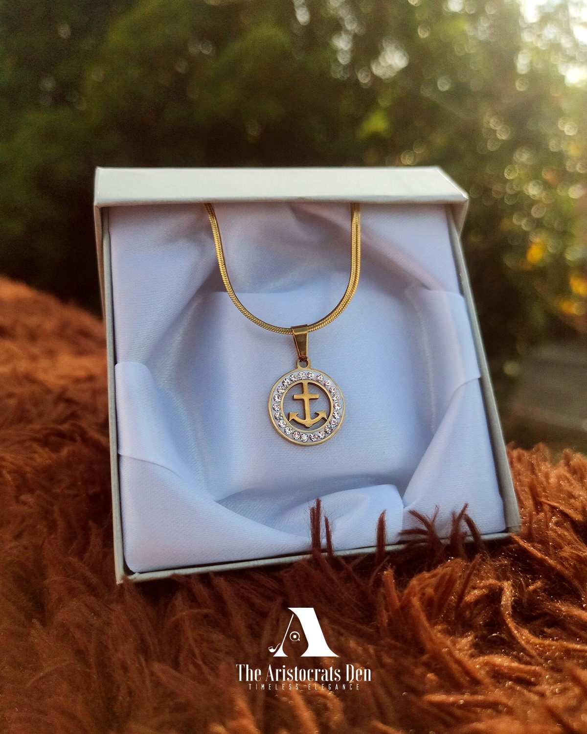 The Aristocrats Den gold anchor necklace